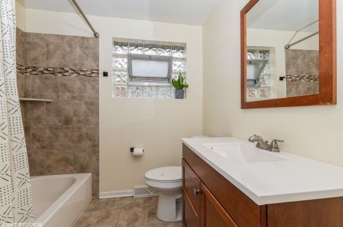 11236 Sacramento, Chicago IL 60655-2302 exterior