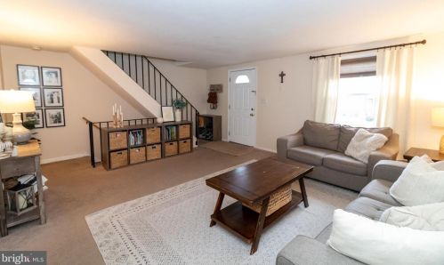 61 Colonial Cir, Chester, PA 19014-1759