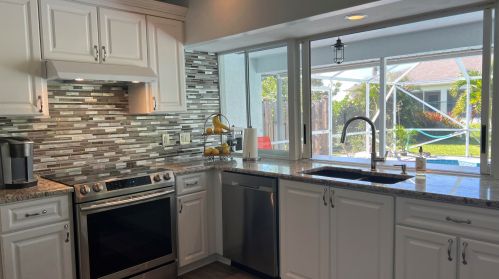 1911 Gaskins Cir, Fort Pierce FL  34952-6640 exterior