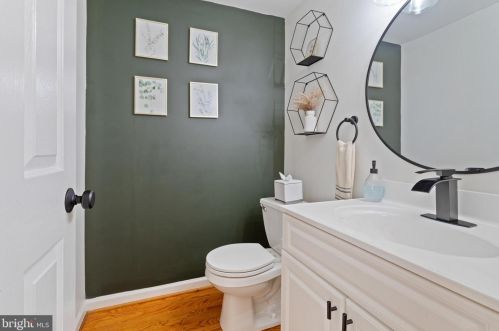 15 Linda Ln, Chester PA 19014-1870 exterior