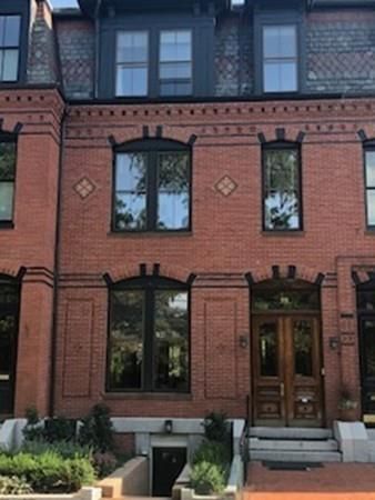 59 Monmouth St, Brookline, MA 02446-5606