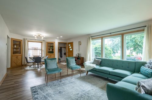 4238 3rd St, Milwaukee, WI 53207-4928