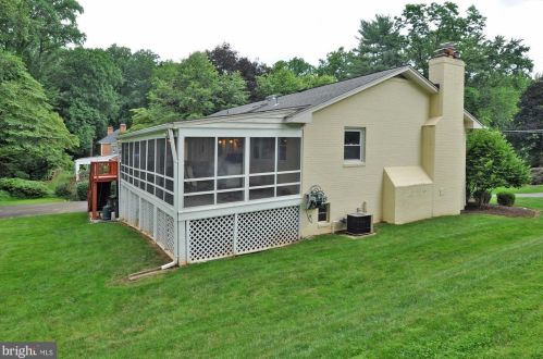 7001 Arbor Ln, Mc Lean VA  22101-1545 exterior