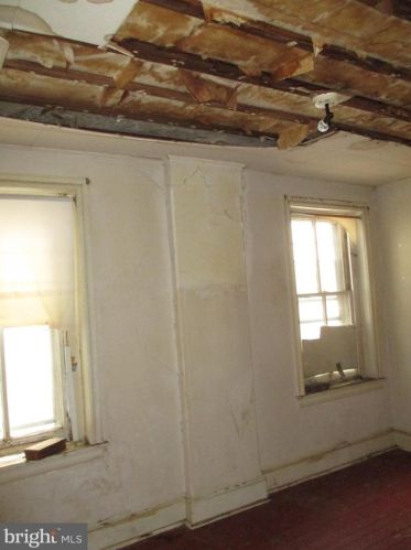 1144 Walnut St, Chester PA 19013-6135 exterior