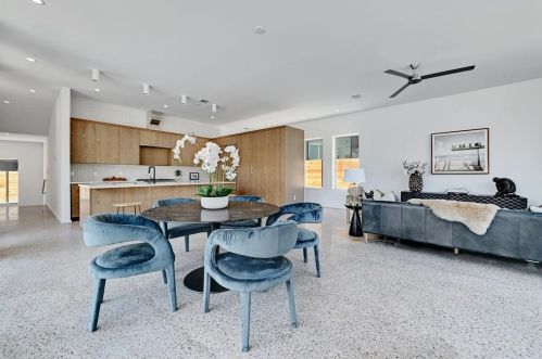 2011 3rd St, Austin TX  78702-4519 exterior