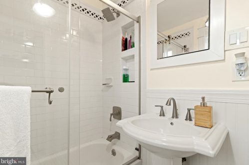 116 Moncure Dr, Alexandria VA 22314-4965 exterior