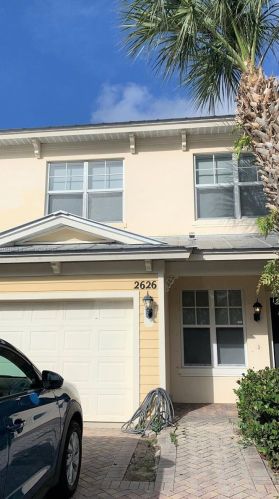 2626 Creekside Dr, Fort Pierce FL  34981-5114 exterior