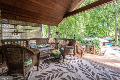 1803 Cool Spg Dr, Alexandria VA 22308-1630 exterior