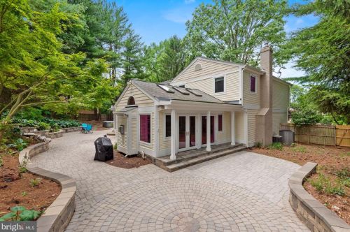 9 Bethayres Ct, Rockville MD 20855-2020 exterior