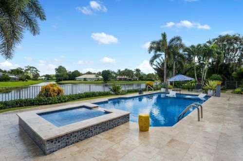 4803 Oak Cir, Boynton Beach FL 33436-5922 exterior