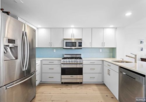 311 Nelson Ct, Edgewater NJ  07020-1618 exterior