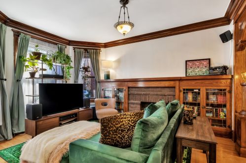 4710 Artesian Ave, Chicago IL 60659-5035 exterior