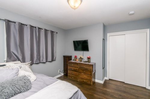 6045 Lincoln Crk Dr, Milwaukee WI 53218-4938 exterior