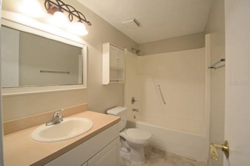 7501 Woodland Oaks Ct, Tampa FL 33615-1631 exterior