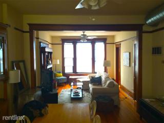 3333 Lincoln Ave, Chicago IL  60657-1107 exterior