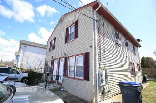 47 Lancashire St, Providence, RI 02908-1610