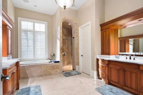 1801 Kingfish Rd, Naples FL 34102-1536 exterior