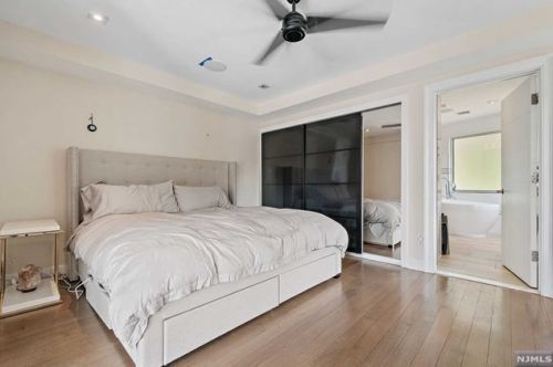 24 Casta Ln, Edgewater NJ 07020-1504 exterior