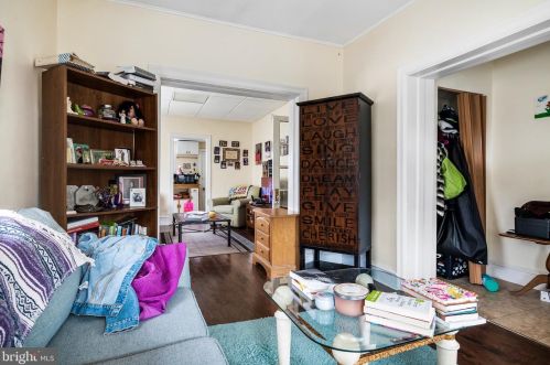 31 Clinton Ave, Camden NJ 08109-2006 exterior