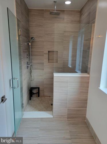 702 Front St, Philadelphia, PA 19147-3507