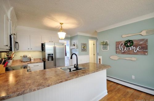 18 Arbor Rdg Rd, Torrington CT 06790-2576 exterior