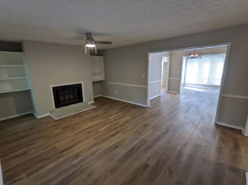 402 Dunbar Dr, Atlanta, GA 30338-6556