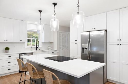 7330 Hunters Branch Dr, Atlanta GA  30328-1721 exterior