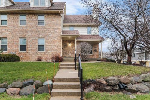 6902 Tottenham Rd, Madison, WI 53711-3965