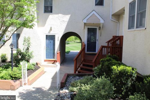 1525 Margaret Ct, Jamison PA  18929-1717 exterior