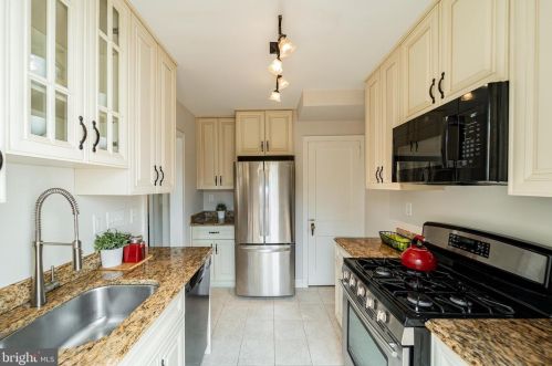 205 Commonwealth Ave, Alexandria VA 22305-2829 exterior