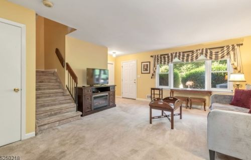 25 Wareham Ct, Scotch Plains NJ 07076-3138 exterior