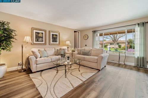 907 Hastings Dr, Concord CA 94518-3821 exterior