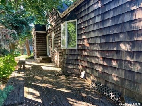 372 Old Country Rd, Huntington Station NY 11747-2013 exterior