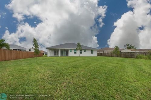 2470 Webster Ln, Fort Pierce FL 34953-5751 exterior