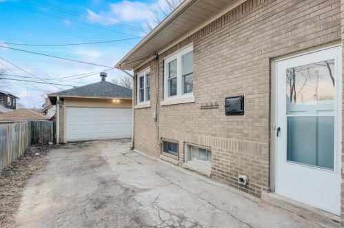 2339 60th St, Milwaukee WI  53219-2129 exterior