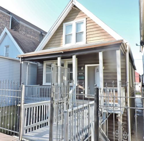 8838 Houston Ave, Chicago, IL 60617-3231