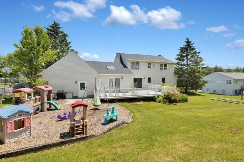 24 Roland St, Enfield CT 06082-5770 exterior