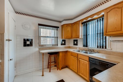 8847 Euclid Ave, Chicago IL 60617-2908 exterior