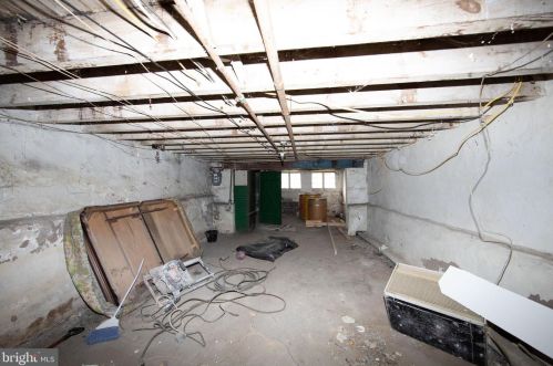 1070 Langham Ave, Camden NJ 08103-2818 exterior