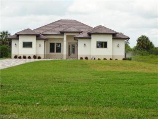 4885 10th St, Naples, FL 34120-4446