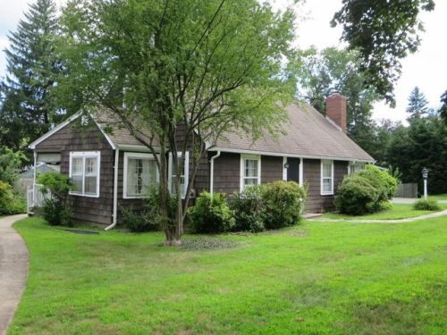 35 Kazbeck St, Springfield, MA 01151-2113