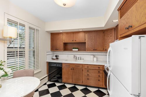 2311 Wealthy St, Grand Rapids MI 49504-0062 exterior