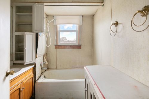 2001 93 St, Chicago IL 60617-4107 exterior