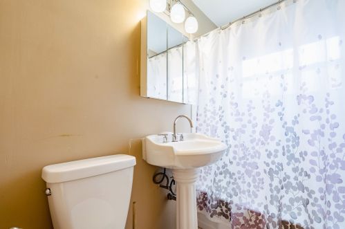 9008 Sacramento, Chicago IL 60805-1332 exterior