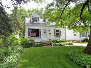 1315 Wexford Ave, Cleveland, OH 44134-2009