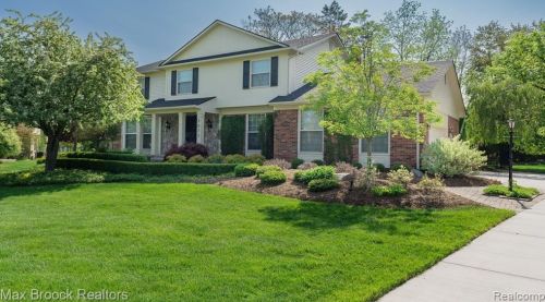 3073 Greenspring Ln, Rochester, MI 48309-2740