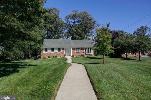 34 Cockrell St, Alexandria, VA 22304-6301