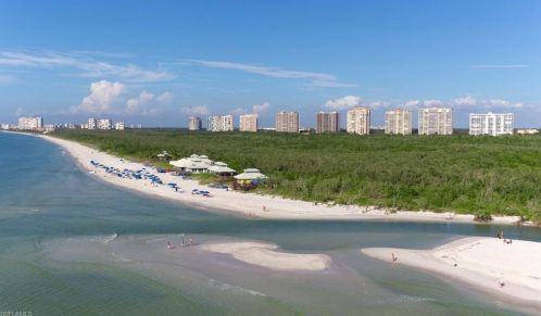 7515 Pelican Bay Blvd, Naples FL 34108-7511 exterior