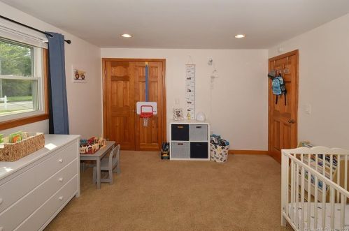 281 Abbe Rd, Enfield CT 06082-5745 exterior