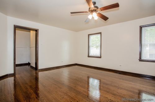 6900 Campbell Ave, Chicago IL 60645-4604 exterior